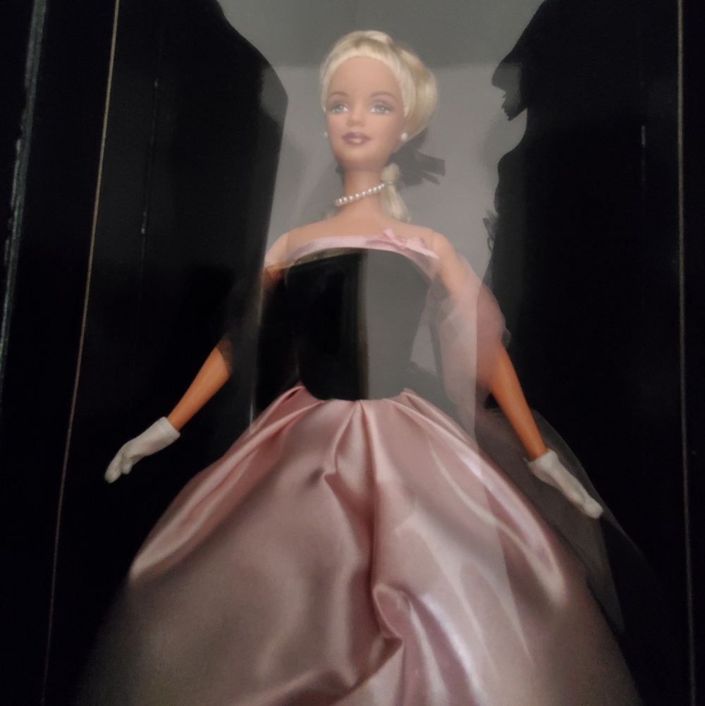 Timesless Silhouette Barbie 2000